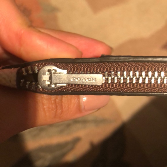 Coach - Picture 3 of 8